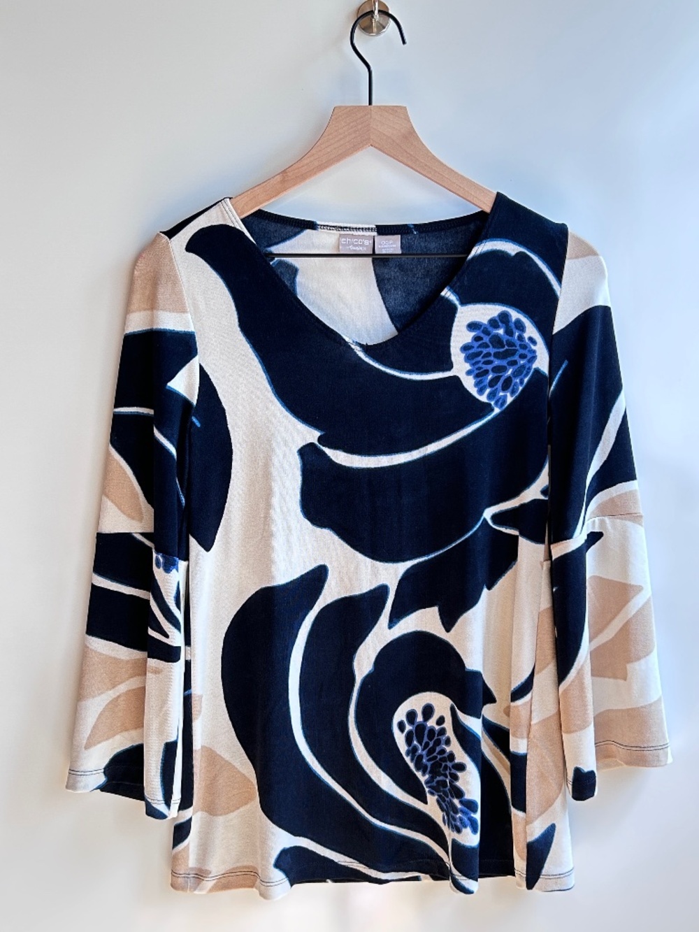 Chico’s Travelers Floral Tunic Top Navy Beige Size 00P Small P - Picture 1 of 4